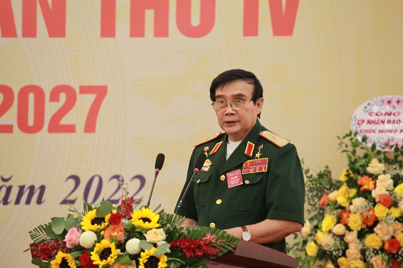 Thay mặt Đoàn Chủ tịch, Anh hùng Lực lượng vũ trang nhân dân, Thiếu tướng Lê Mã Lương phát biểu khai mạc Đại hội.