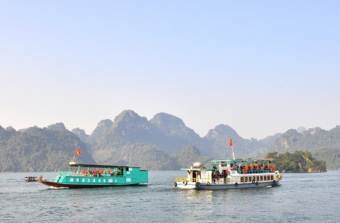 Develop tourism in Hoa Binh by creating a favourable environment for investors, enterprises, and the community