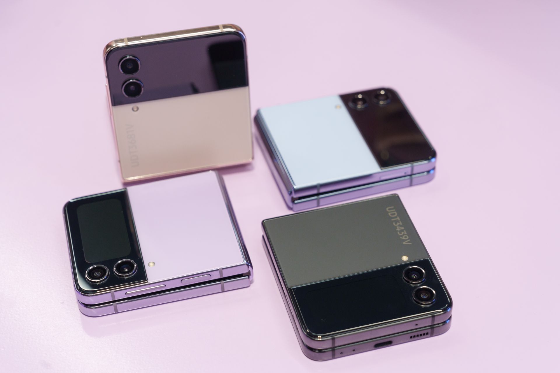 Mẫu điện thoại Galaxy Z Flip 4 của Samsung