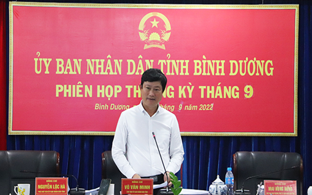 Chủ tịch UBND tỉnh Bình Dương Võ Văn Minh phát biểu ý kiến