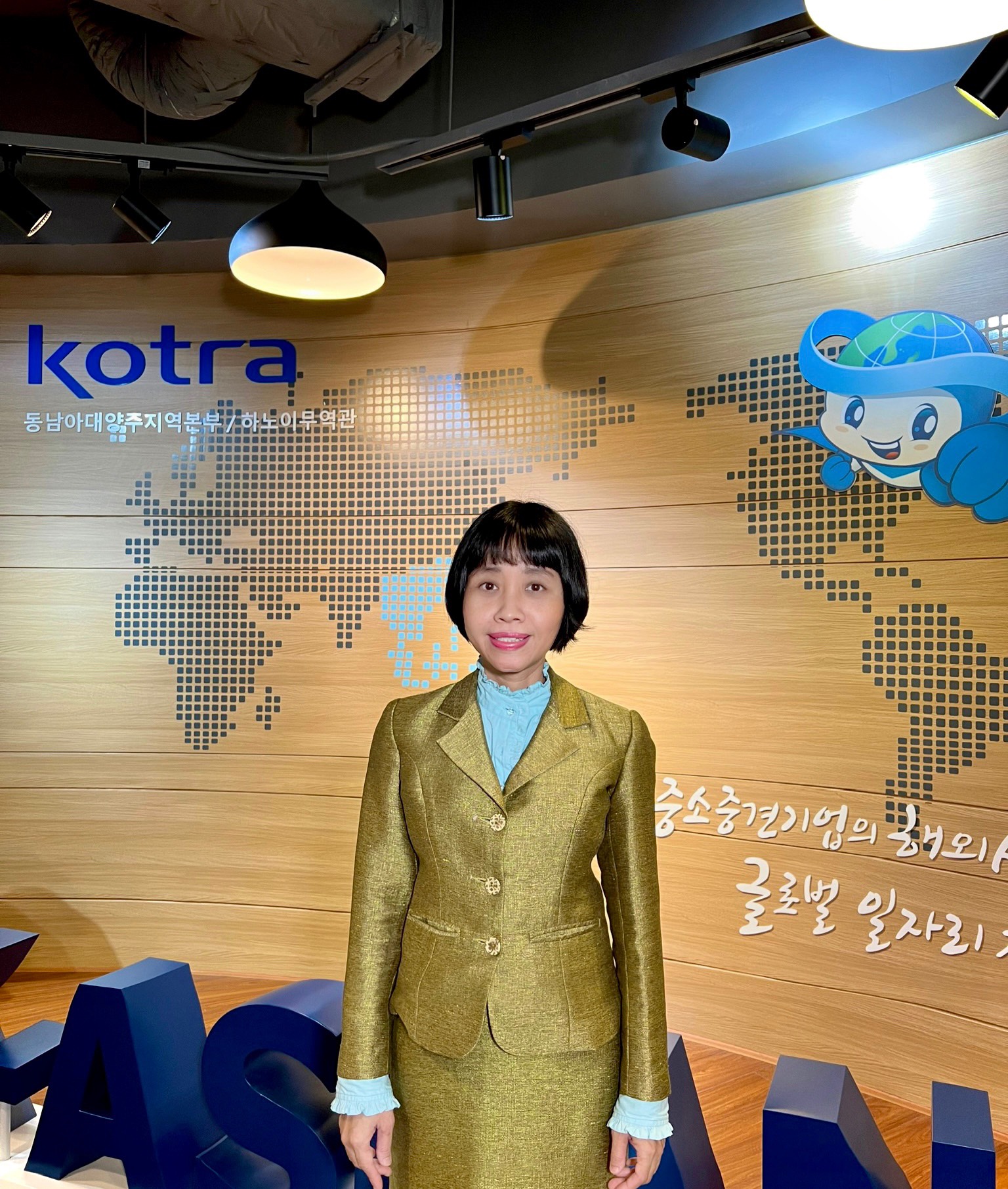 ẢBà Trần Thị Hải Yến Trưởng Văn phòng, Cơ quan Xúc tiến Thương mại và Đầu tư Hàn Quốc (KOTRA Hanoi)