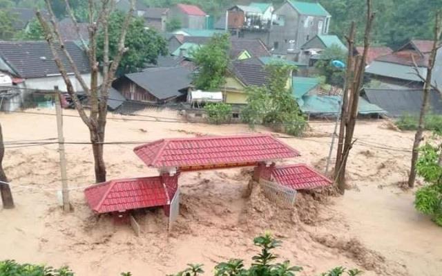 Nghệ An: Mưa lũ làm 8 người chết, 9.807 nhà bị ngập