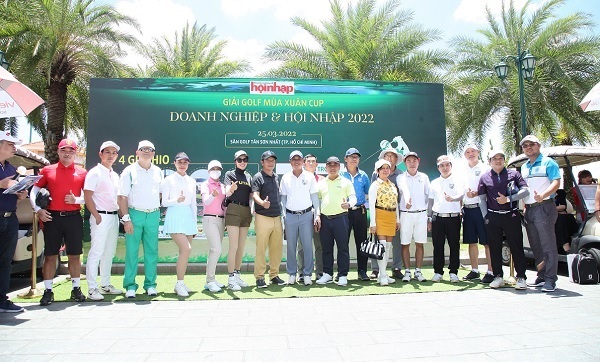 Nét rạng rỡ, hứng khởi của các golfer tham dự Giải Golf Mùa Xuân Cup Doanh nghiệp & Hội nhập  2022 tại Sân golf Tân Sơn Nhất (TP. Hồ Chí Minh)