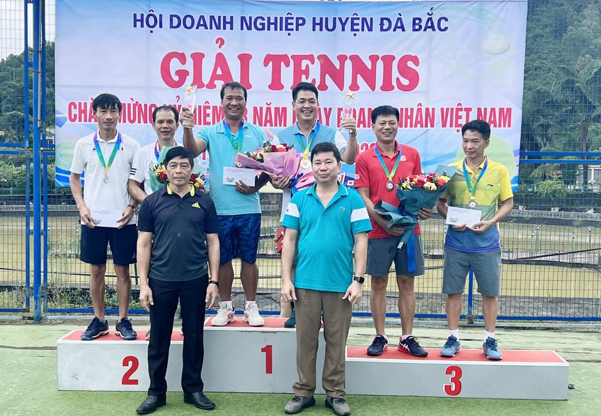 Hội Doanh nghiệp huyện Đà Bắc (Hòa Bình) tổ chức Giải Tennis chào mừng ngày Doanh nhân Việt Nam
