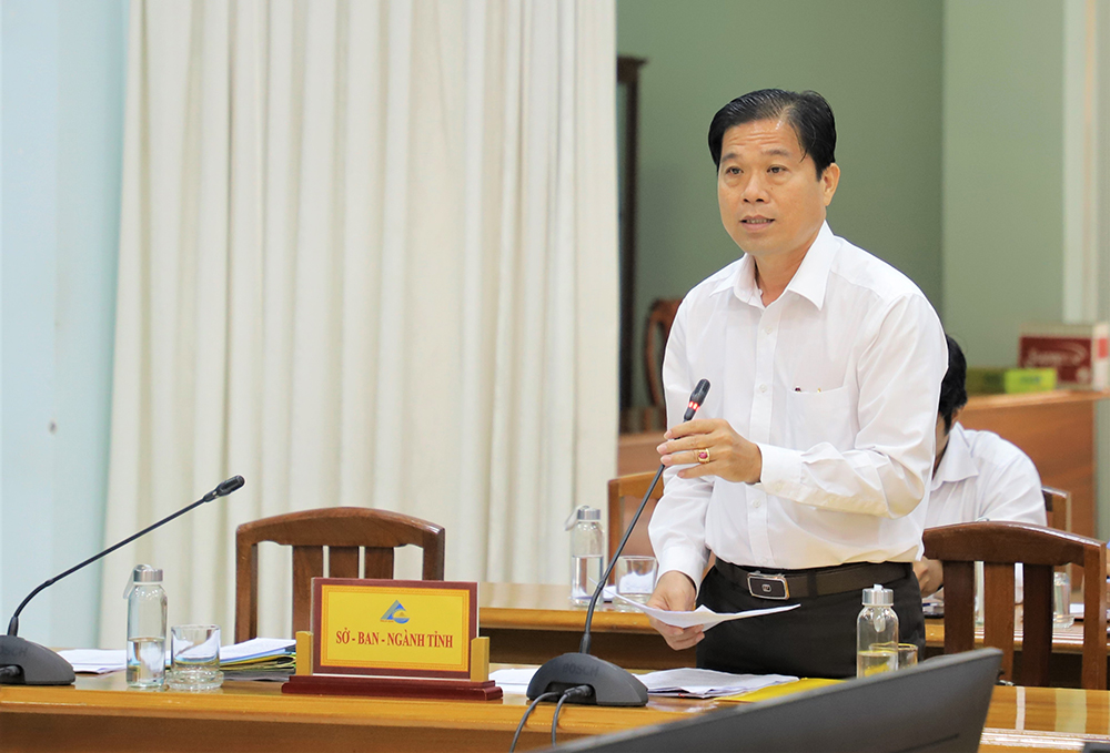 Giám đốc Sở Kế hoạch và Đầu tư An Giang Phạm Minh Tâm báo cáo tiến độ giải ngân vốn đầu tư công 9 tháng của năm 2022