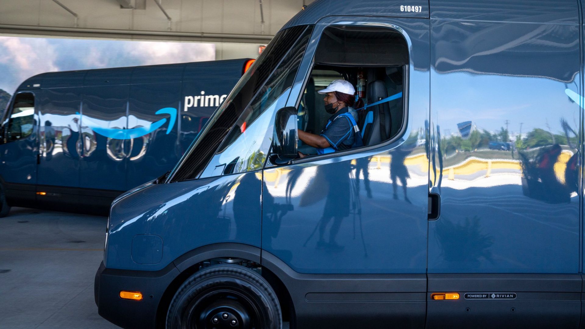 Amazon sẽ sớm tiếp cận một số xe tải giao hàng bằng điện mà họ đã hợp tác với Rivian Automotive.