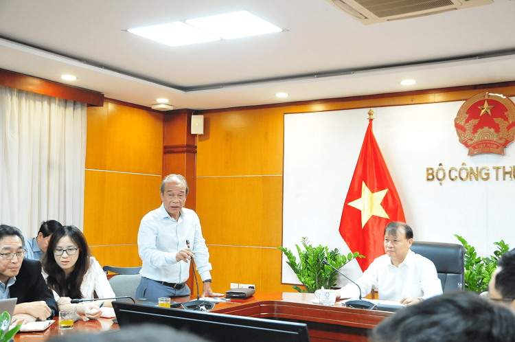 Ông Bùi Ngọc Bảo – Chủ tịch Hiệp hội Xăng dầu Việt Nam – phát biểu