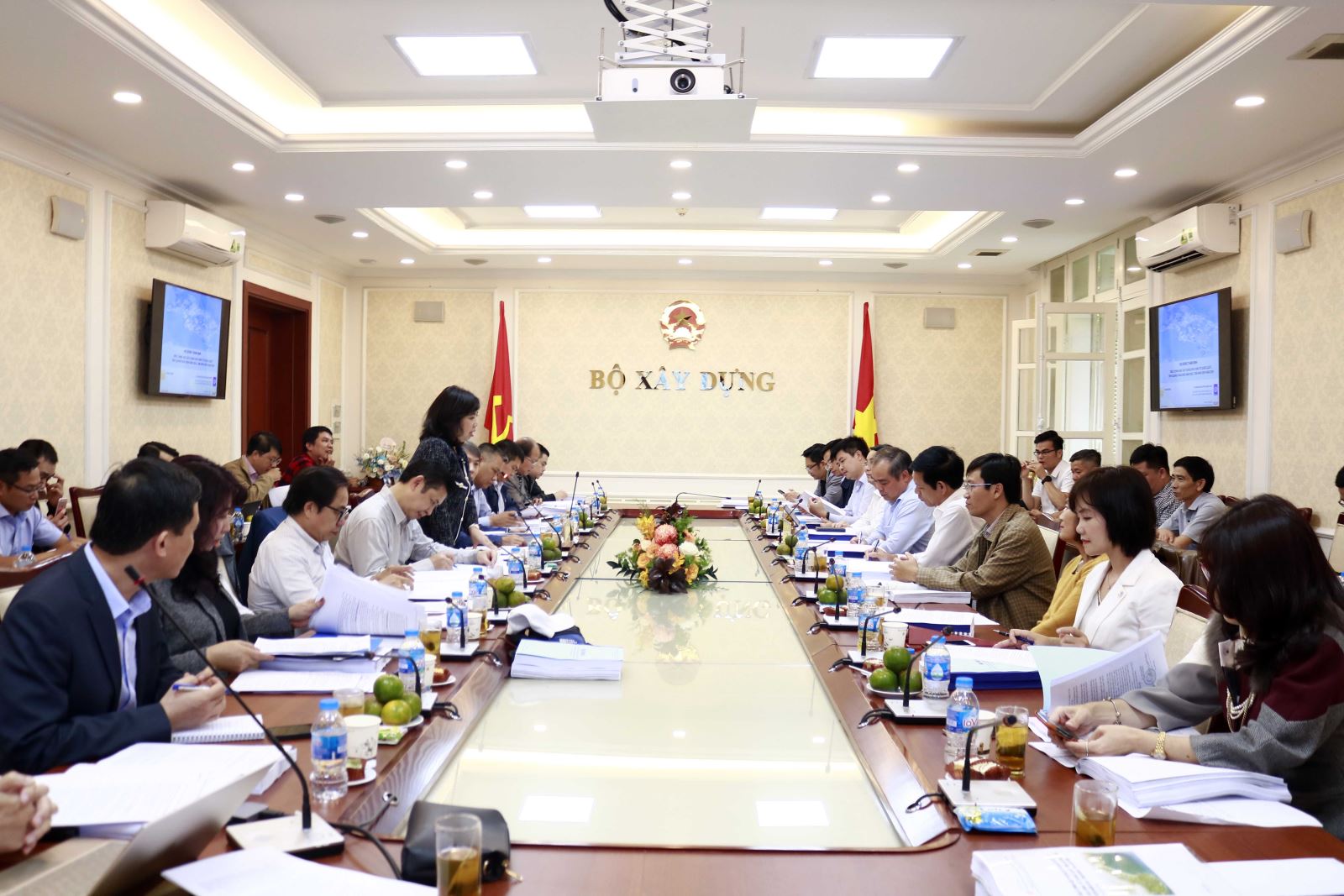 Vụ Quy hoạch – Kiến trúc (Bộ Xây dựng) Trần Thu Hằng đã chủ trì Hội nghị thẩm định đồ án điều chỉnh Quy hoạch chung xây dựng Khu kinh tế Dung Quất, tỉnh Quảng Ngãi đến năm 2035, tầm nhìn đến năm 2050.