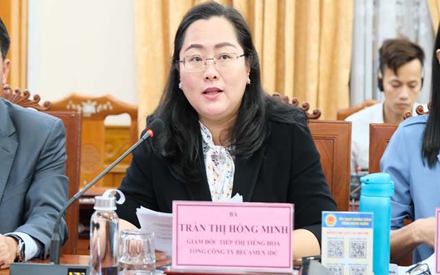 Bà Trần Thị Hồng Minh – Phó Giám đốc Tiếp thị Tổng Công ty Becamex IDC trao đổi tại hội nghị