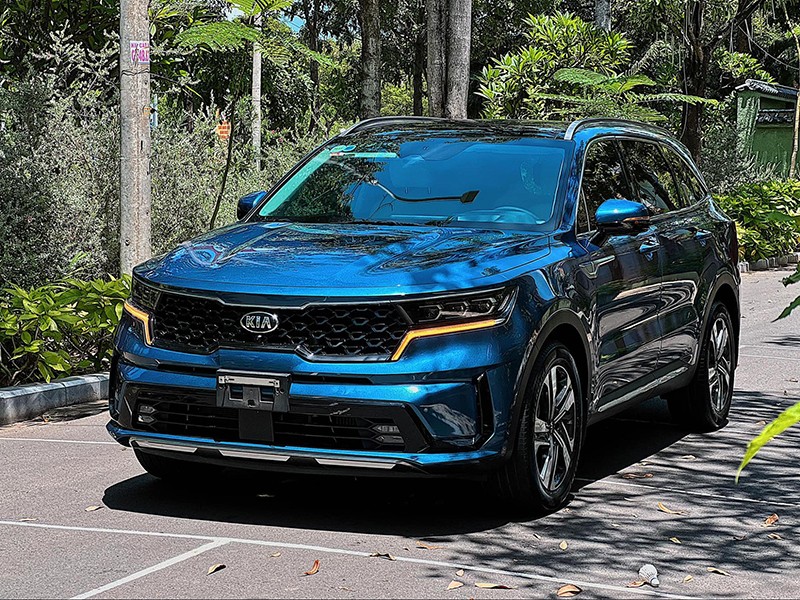 Ra mắt KIA Sorento 2023 gây ấn tượng từ ngoại hình “cơ bắp”