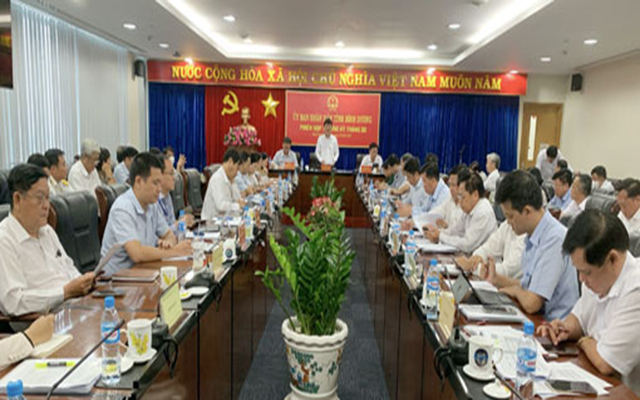 Ông Võ Văn Minh, Chủ tịch UBND tỉnh phát biểu kết luận tại phiên họp
