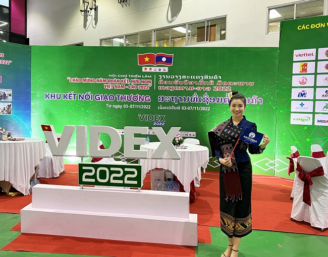 Bà Nguyễn Mai - TGĐ Natrumax Việt Nam tham dự Hội chợ, triển lãm tại Lào.