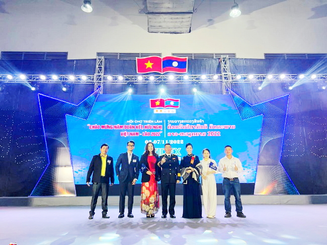 Đại diện Natrumax Việt Nam tham dự Lễ khai mạc Hội chợ, triển lãm tạo Lào.