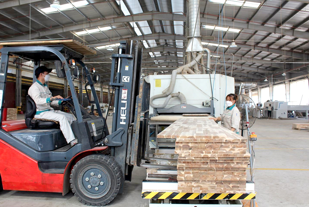 Sản xuất gỗ thanh xuất khẩu tại Công ty CP Gemmy Tân Sơn