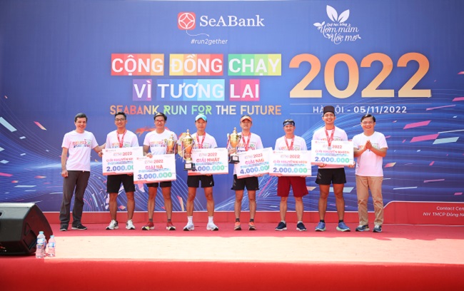 BTC giải chạy SeARun trao giải chuyên nghiệp nam 10km