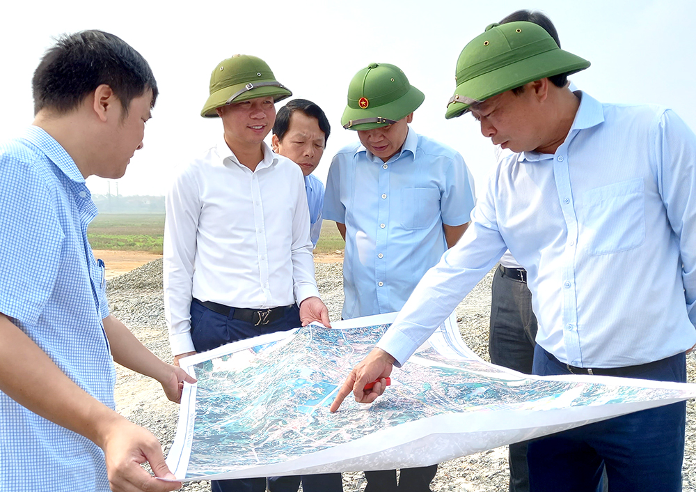 Chủ tịch UBND tỉnh Bùi Văn Quang kiểm tra tiến độ triển khai Dự án đầu tư xây dựng tuyến đường nối từ đường Hồ Chí Minh đến đường tỉnh 320C