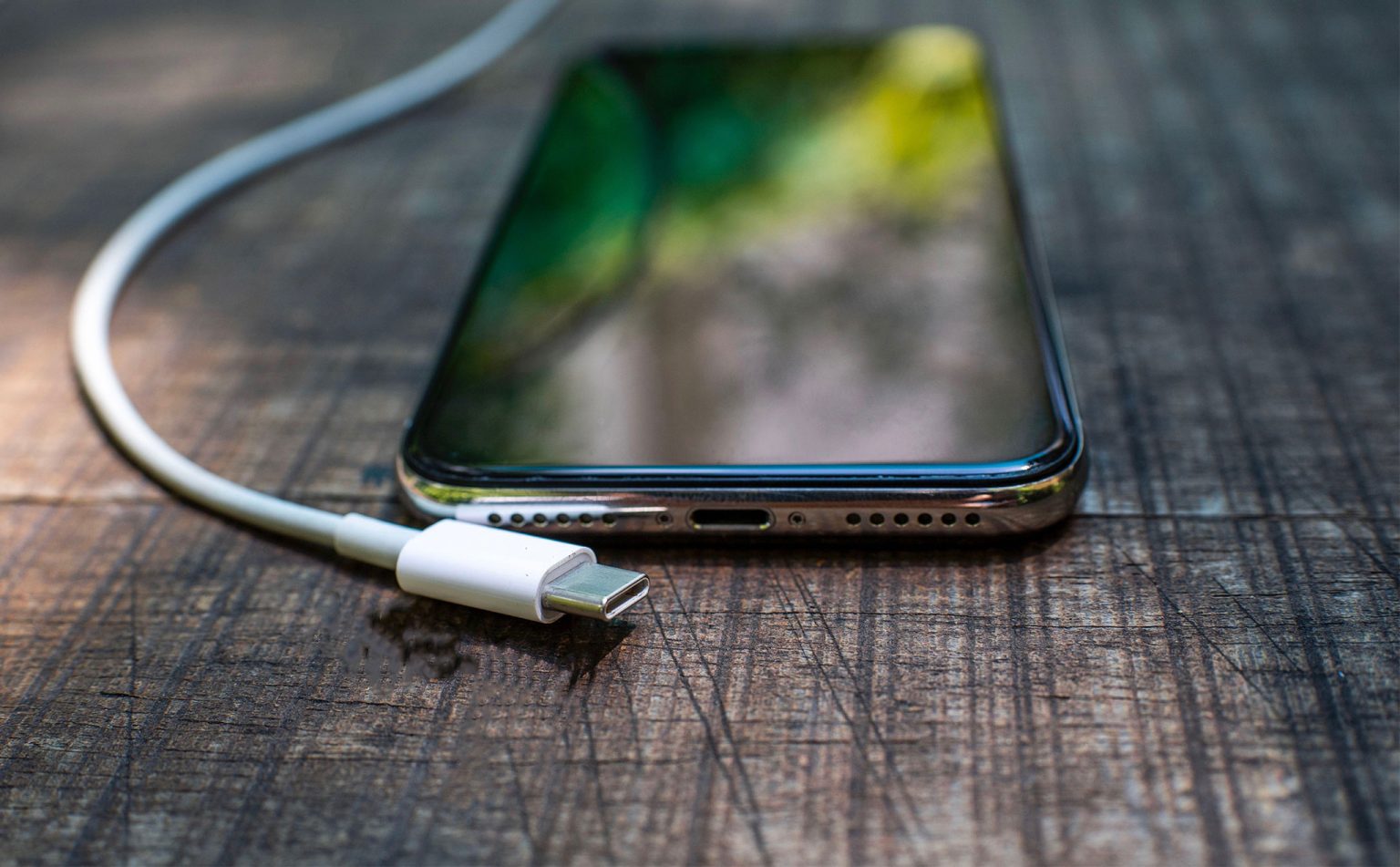 2023 có thể đánh dấu chấm hết của cổng Lightning trên iPhone do Apple bắt đầu chuyển sang USB-C
