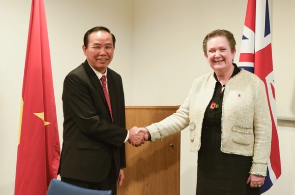 Deputy Minister Phung Duc Tien and his counterpart, Ms Tamara Finkelstein, Permanent Deputy Minister of the Ministry of Environment, Food and Rural Affairs of the United Kingdom.