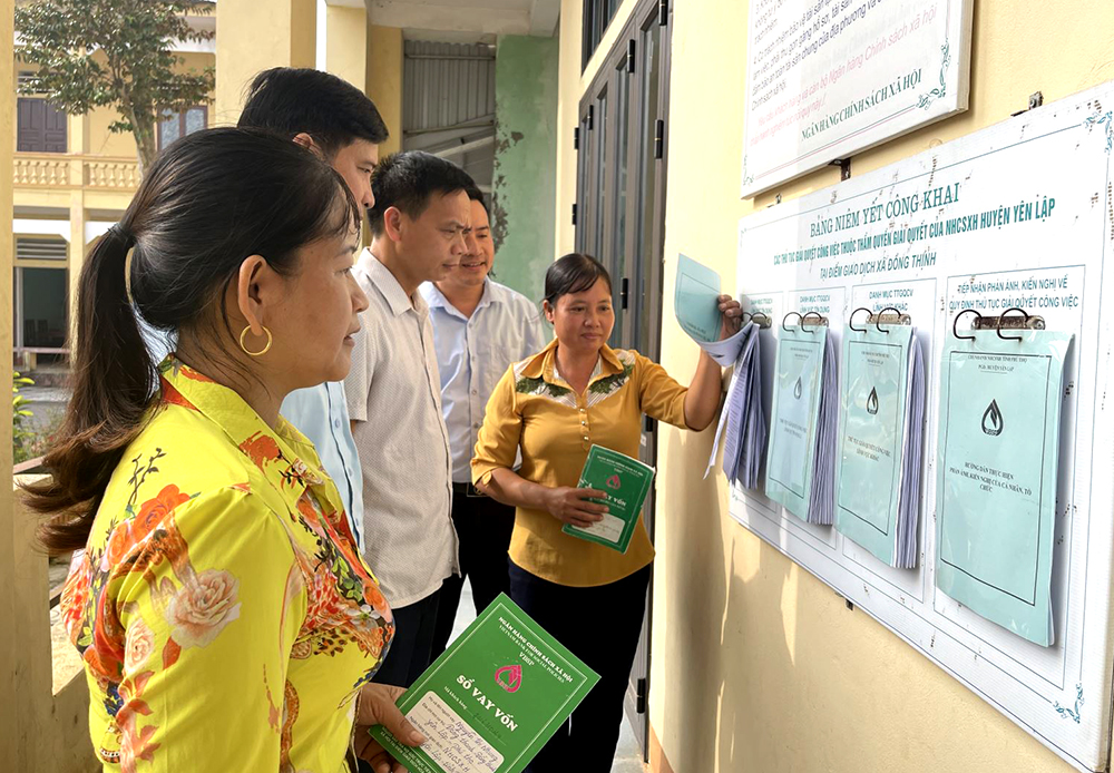 tín dụng chính sách được niêm yết công khai tại các điểm giao dịch xã của huyện Yên Lập.