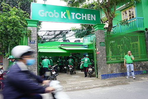 Năm 2018, Grab đã mở GrabKitchen để phục vụ cho việc giao đơn hàng thực phẩm