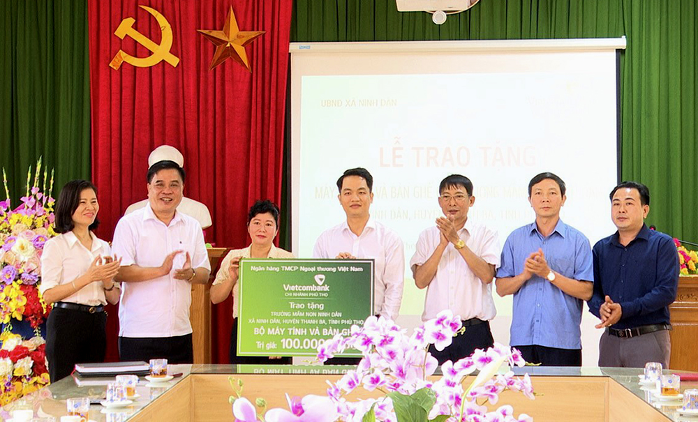 Vietcombank Phú Thọ hỗ trợ phòng máy vi tính cho Trường mầm non xã Ninh Dân là món quà vô cùng ý nghĩa đối với thầy cô giáo và các em nhỏ.