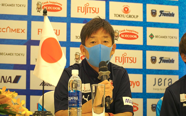 Ông Oniki Toru – HLV đội Kawasaki Frontale trả lời tại buổi Họp báo