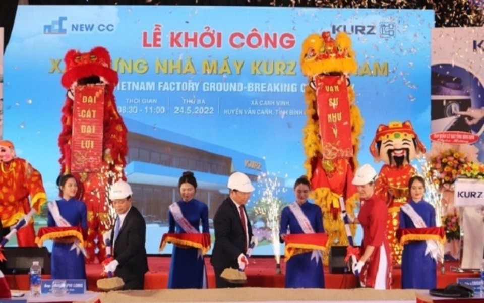 Khởi công dự án “Nhà máy sản xuất nhũ và màng mỏng công nghệ cao” của Công ty TNHH KURZ Việt Nam. Ảnh: IPC Bình Định