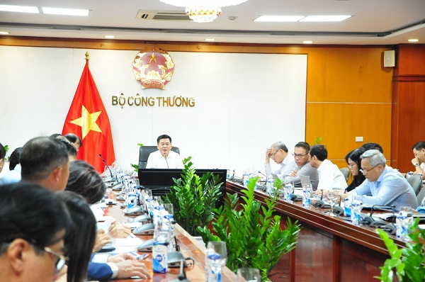 Bộ trưởng Nguyễn Hồng Diên đã đưa ra 2 kịch bản dự kiến về phân giao tổng nguồn xăng dầu tối thiểu năm 2023