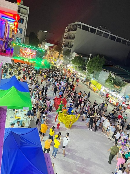Các hoạt động Văn hóa, giải trí tại chợ đêm Phương Liễu luôn thu hút đông đảo nhân dân đến thăm quan
