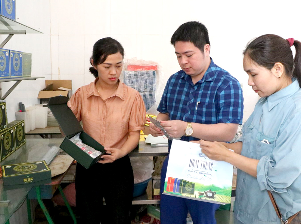 Công ty TNHH Chè Hoài Trung được cấp quyền sử dụng nhãn hiệu chứng nhận Chè Phú Thọ