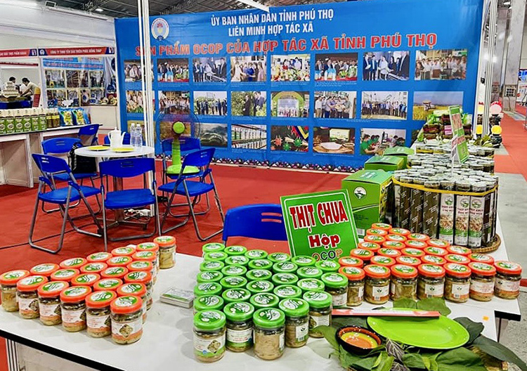 Các sản phẩm đặc sản của Phú Thọ được trưng bày tại Hội chợ