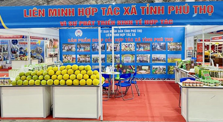 Gian trưng bày, giới thiệu, bán sản phẩm đặc sản Phú Thọ tại Hội chợ