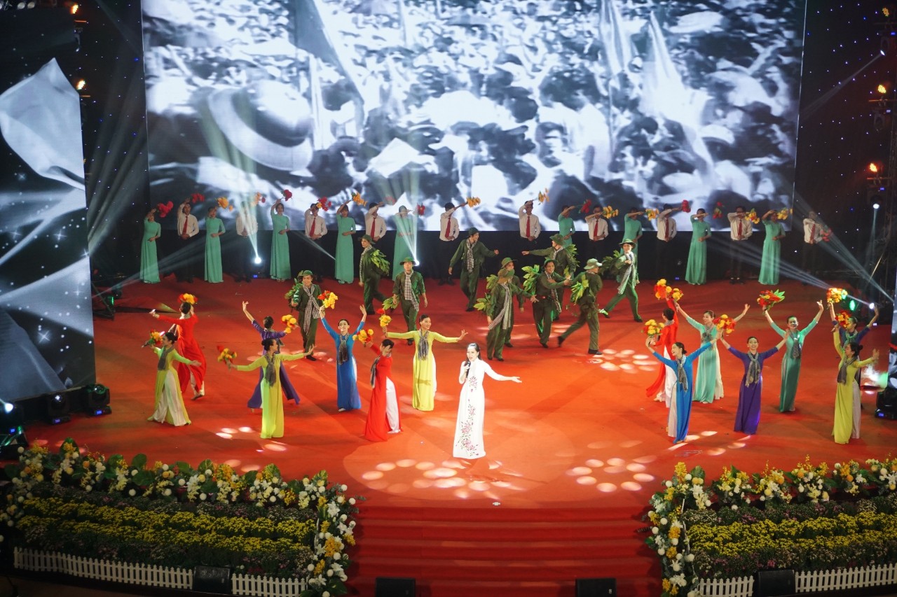 Chương trình Ca nhạc đặc biệt chào mừng Lễ kỷ niệm 100 năm ngày sinh cố Thủ tướng Võ Văn Kiệt