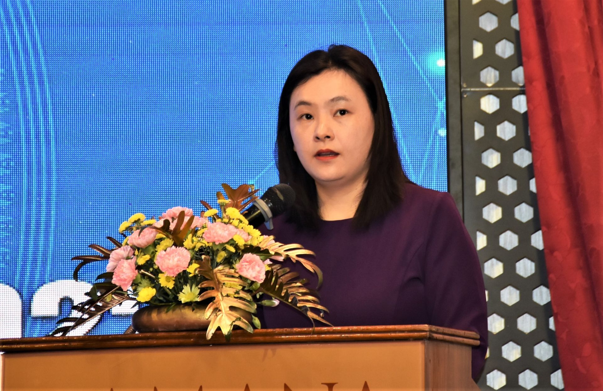 Bà Tô Thị Thu Hương, Giám đốc NEAC cho biết chữ ký số có giá trị pháp lý như chữ ký tay và con dấu