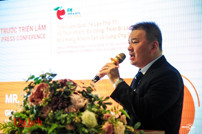 Ông Jeffrey Au, Giám đốc kinh doanh văn phòng kinh doanh quốc tế chấu Á – Cty Informa Markets Việt Nam thông tin về các hoạt động sẽ diễn ra tại Triển lãm.