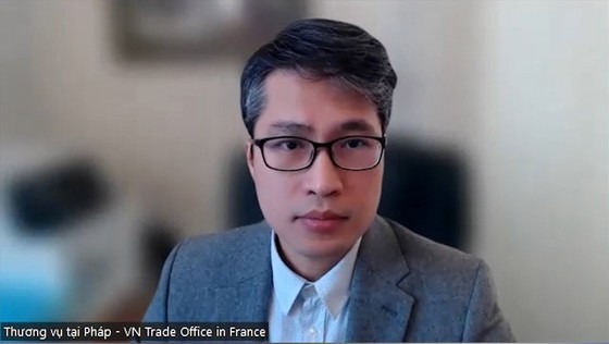 Ông Vũ Anh Sơn tham gia thảo luận qua kênh trực tuyến từ Pháp.