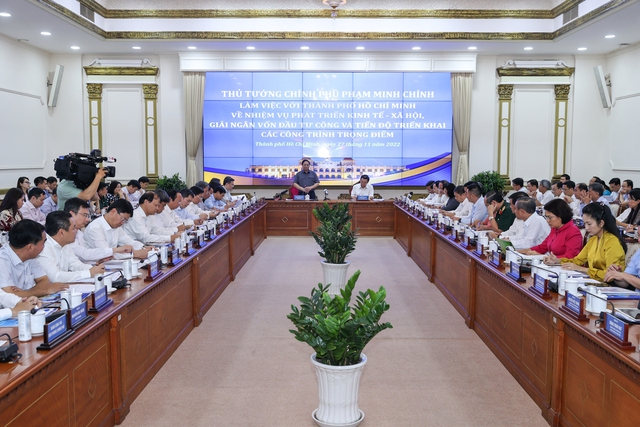 Thủ tướng Phạm Minh Chính làm việc với lãnh đạo chủ chốt TPHCM về nhiệm vụ phát triển kinh tế - xã hội - Ảnh: VGP/Nhật Bắc