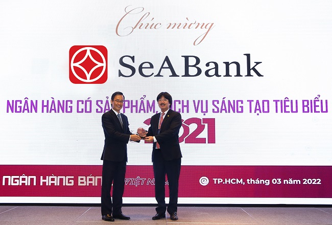 Đại diện SeABank tại lễ trao giải Ngân hàng Việt Nam tiêu biểu