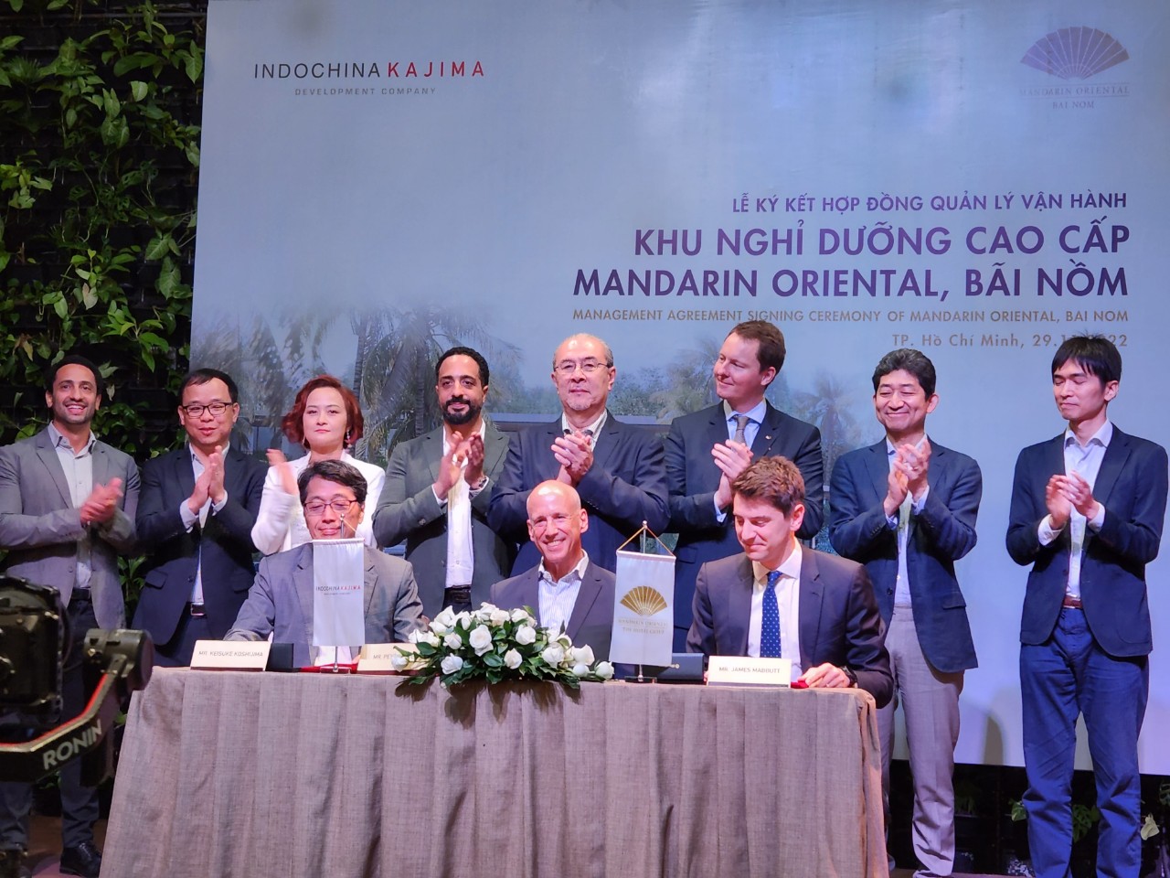 Lễ ký kết giữa Indochina Kajima và Tập đoàn Mandarin Oriental để quản lý dự án nghỉ dưỡng Mandarin Oriental, Bãi Nồm.