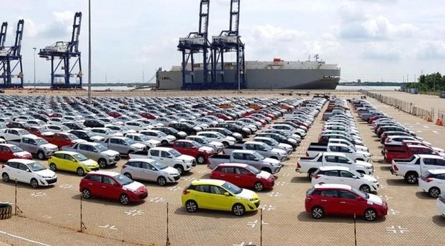 Số lượng ô tô nhập khẩu trong tháng 11 tăng vọt.