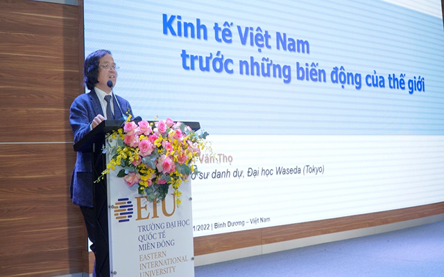 GS Trần Văn Thọ - Giáo sư danh dự Đại học Waseda (Tokyo, Nhật Bản) đã trình bày về những biến động, trào lưu mới của thế giới tác động đến nền kinh tế Việt Nam cũng như chiến lược, chính sách để có một nền kinh tế phát triển bền vững, đồng thời cùng nhìn nhận vấn đề kinh tế của Việt Nam hôm nay và hướng về năm 2045 trước trào lưu mới của thế giới