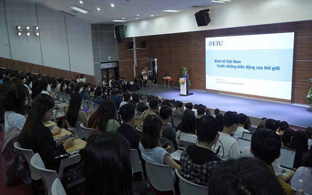 Toàn cảnh buổi diễn thuyết tại Trường Đại học Quốc tế Miền Đông