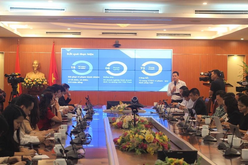 Ông Lê Quang Tự Do, Cục trưởng Cục Phát thanh, Truyền hình và Thông tin điện tử trình bày tại hội nghị.