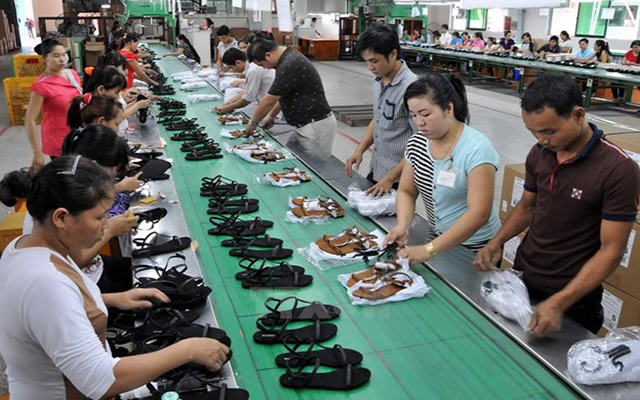 Các doanh nghiệp da giày vẫn có tăng ca, tuy nhiên cần đăng ký từ người lao động để có thêm thu nhập