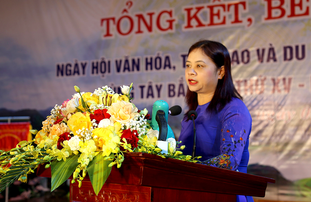 Bà Nguyễn Thị Hải Nhung - Vụ trưởng Vụ Văn hóa Dân tộc, Bộ Văn hóa - Thể thao và Du lịch phát biểu tổng kết Ngày hội.