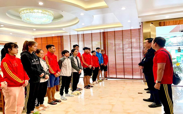 Lãnh đạo đoàn Thể thao Bình Dương thăm hỏi động viên đội tuyển Pencak silat đang tập luyện tại TP Hạ Long, Quảng Ninh