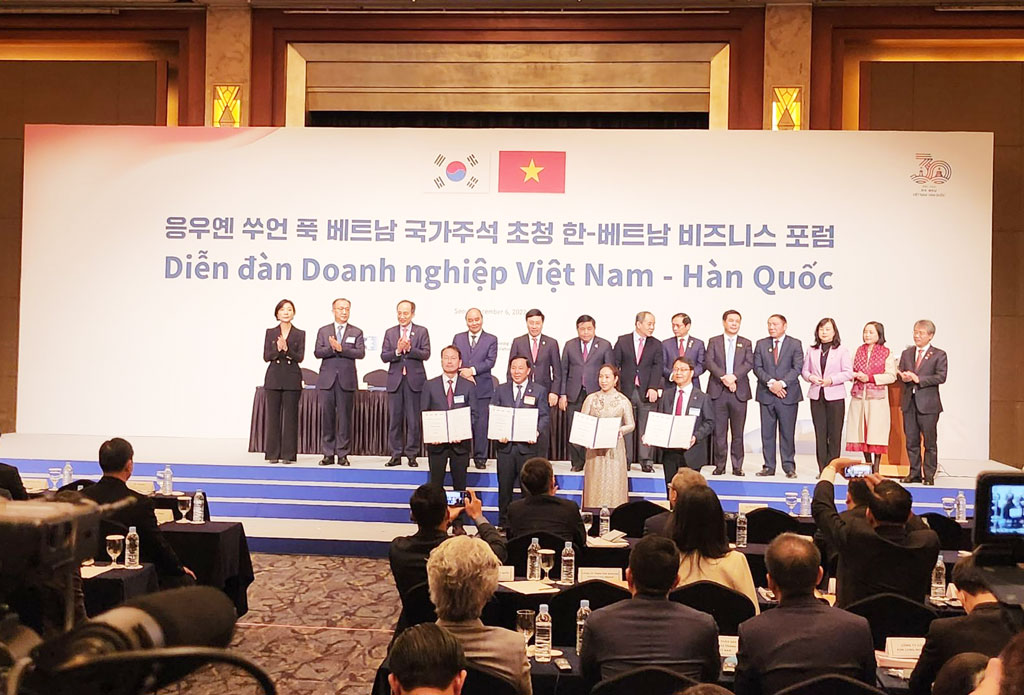 lãnh đạo tỉnh Long An, Saigontel và các doanh nghiệp Hàn Quốc ký kết biên bản ghi nhớ về hợp tác đầu tư