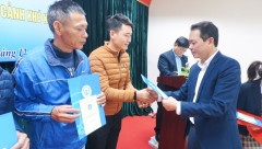 Hải Phòng: Trao tặng thẻ BHYT cho người dân có hoàn cảnh khó khăn trên địa bàn huyện Kiến Thụy