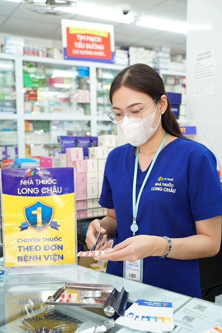 FPT Long Châu triển khai hàng loạt chương trình ưu đãi đặc quyền dành riêng cho khách hàng khi mua sắm trong tháng 12 nhằm kỷ niệm cốt mốc đạt 1.000 nhà thuốc toàn quốc.