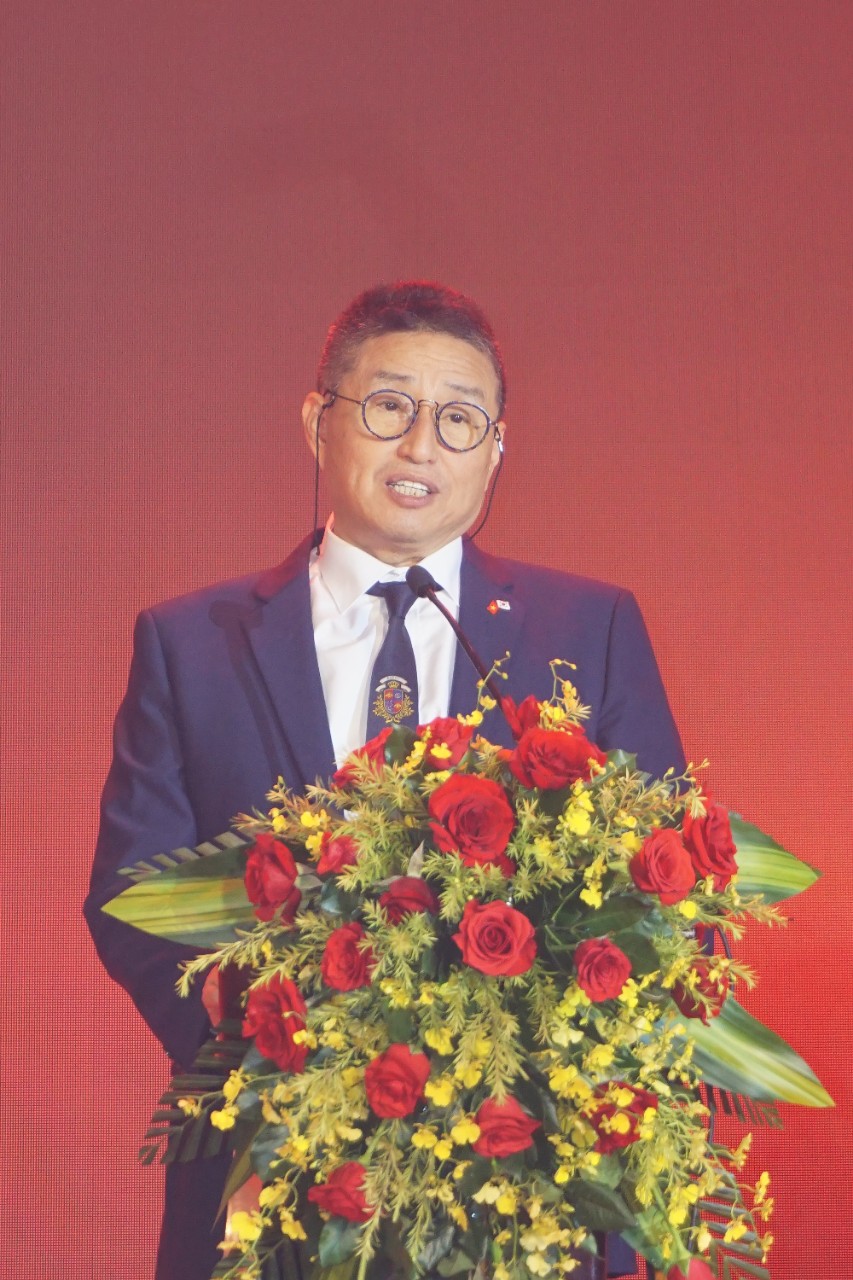 Mr. Son In Seon - Chairman of the Association of Koreans in Vietnam spoke at the event.